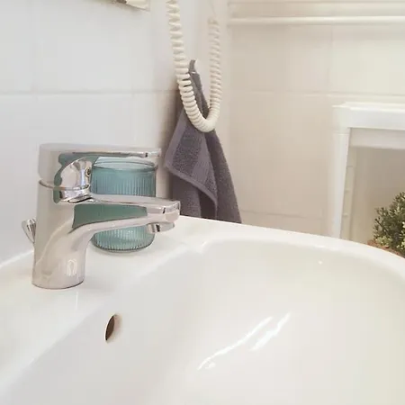 Дом отдыха Family Surf 3 Floors Of Fun 8 Min Walk To Балатонфеньвеш