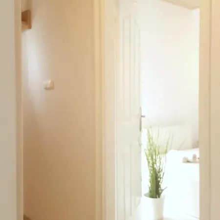 Дом отдыха Family Surf 3 Floors Of Fun 8 Min Walk To Балатонфеньвеш