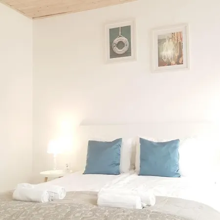 Family Surf 3 Floors Of Fun 8 Min Walk To *