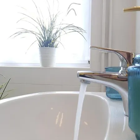 Дом отдыха Family Surf 3 Floors Of Fun 8 Min Walk To Балатонфеньвеш