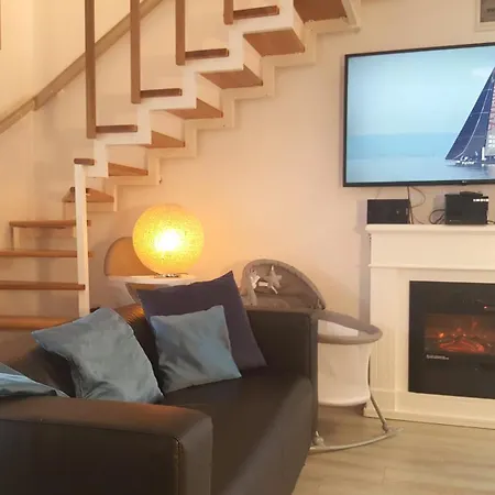 Дом отдыха Family Surf 3 Floors Of Fun 8 Min Walk To