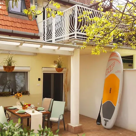 Дом отдыха Family Surf 3 Floors Of Fun 8 Min Walk To Балатонфеньвеш