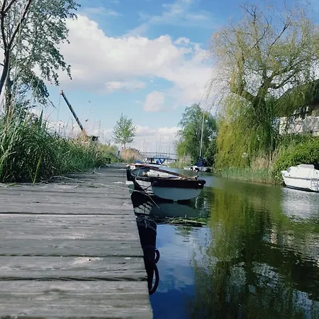 Дом отдыха Family Surf 3 Floors Of Fun 8 Min Walk To Балатонфеньвеш