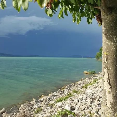 Prázdninový dům Family Surf 3 Floors Of Fun 8 Min Walk To Balatonfenyves