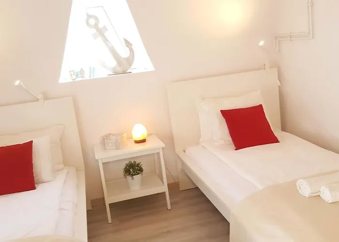 Family Surf 3 Floors Of Fun 8 Min Walk To Holiday home Balatonfenyves