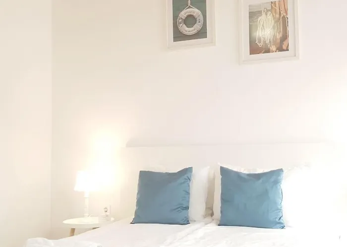 Family Surf 3 Floors Of Fun 8 Min Walk To *