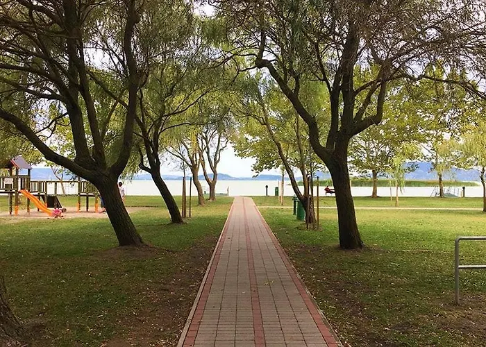 Family Surf 3 Floors Of Fun 8 Min Walk To *